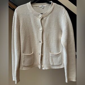 Women’s Beige Cropped Cardigan Sweater. Scoop Neck, Front pockets, NearNew SizeM
